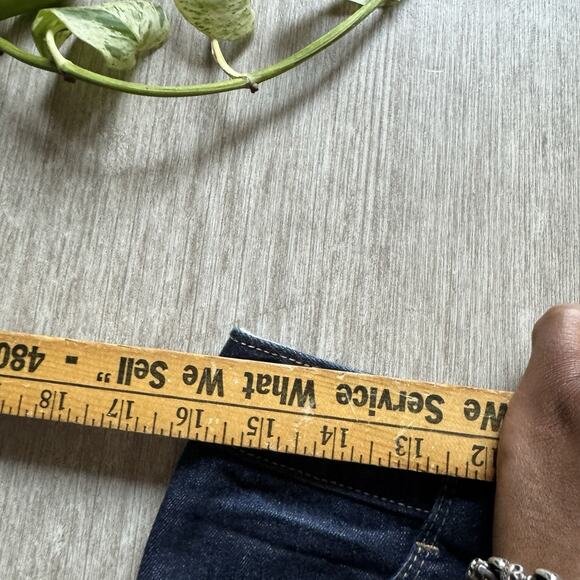 Tommy Jeans Dark Wash Denim Mini Skirt Size 6 Flap Pockets Y2K Stretch Fit 32W - Picture 6 of 7